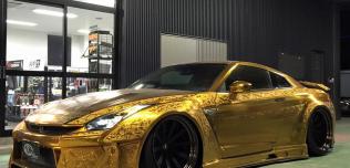 Złoty Nissan GT-R